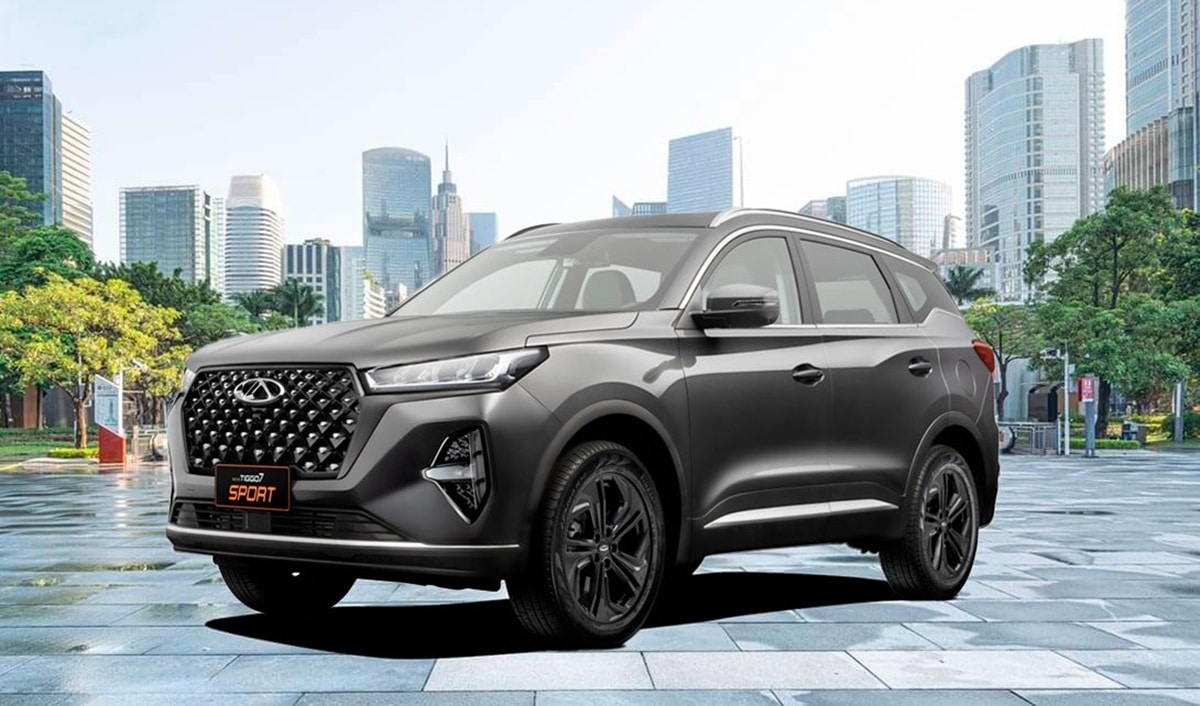 Veículo SUV moderno em ambiente urbano - Tiggo 7 Sport