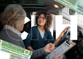 Instrutor de CNH sem autoescola explicando as regras para atuar de forma independente, com foco no processo de ensino e a documentação envolvida.