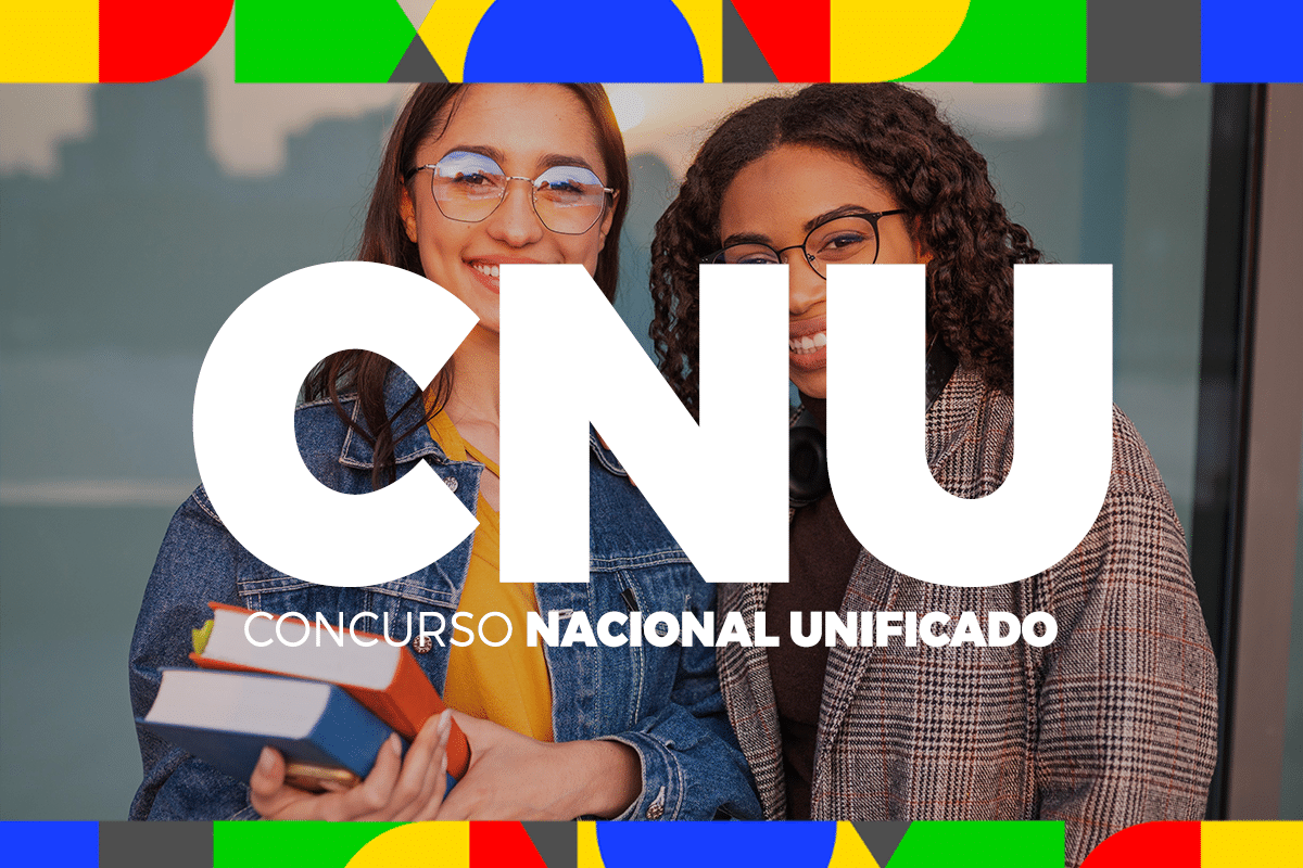 Duas jovens sorrindo, segurando livros, com a sigla "CNU" e a frase "Concurso Nacional Unificado" em destaque, representando estudantes focados na preparação para as provas.