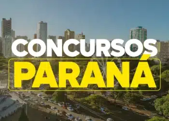Vista aérea de Curitiba com destaque para texto concursos Paraná em amarelo e branco