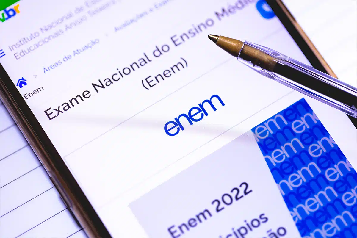 Enem 2025 - informações sobre o local de Prova Imagem de smartphone exibindo a página do Enem 2025, com o logo e informações relacionadas ao exame.