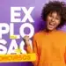 Mulher animada vestindo suéter laranja comemora explosão de concursos públicos com fundo roxo e texto branco e amarelo