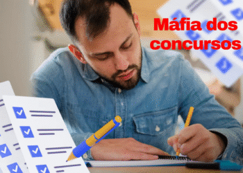 Homem escrevendo durante prova de concurso público, com gráficos e elementos visuais representando esquema ilegal.