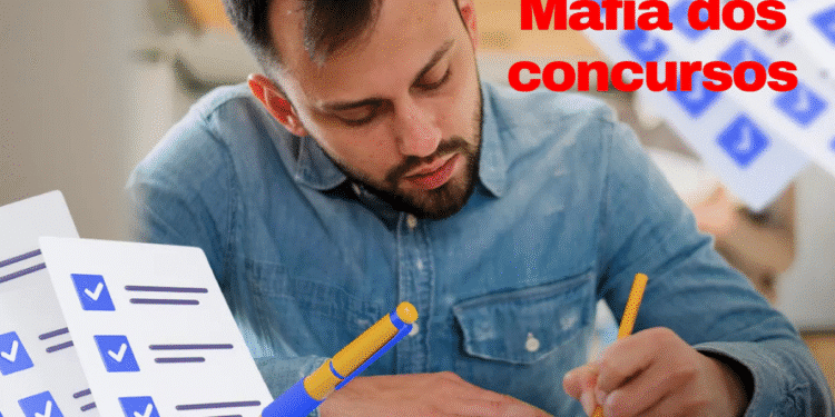 Homem escrevendo durante prova de concurso público, com gráficos e elementos visuais representando esquema ilegal.