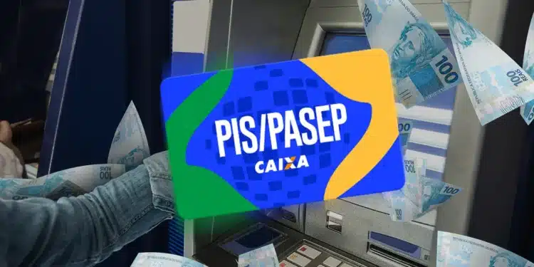 Cartão PIS/PASEP da Caixa Econômica Federal com notas de 100 reais sendo retiradas de um caixa eletrônico.
