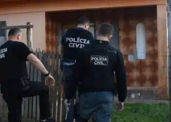 Policiais civis do RS em operação ilustram divulgação de novo edital de concurso.