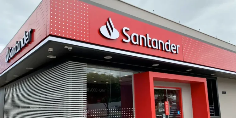 Imagem de uma agência do Santander, destacando a fachada moderna, com o logo e o convite para novas oportunidades de trabalho. Vagas abertas até 15 de outubro.
