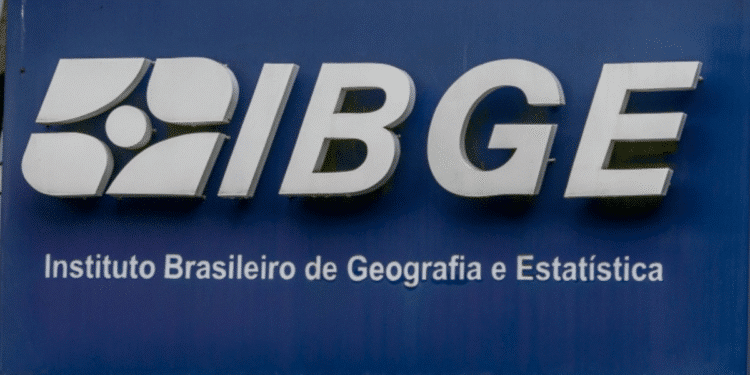 Placa azul com o logo branco do IBGE e texto Instituto Brasileiro de Geografia e Estatística