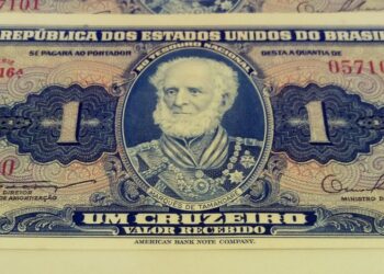 Cédula rara de Um Cruzeiro (1942-1967) com a efígie do Marquês de Tamandaré, emitida pela República dos Estados Unidos do Brasil.
