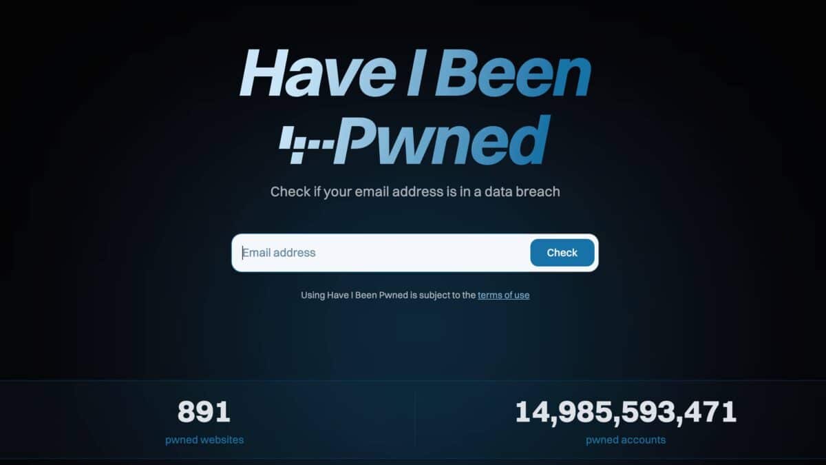 Verifique Seu E-mail: Como o Have I Been Pwned Ajuda na Proteção de Dados A interface do site Have I Been Pwned, mostrando um campo para inserir o endereço de e-mail e verificar se dados foram comprometidos em vazamentos, com estatísticas de 891 sites e quase 15 bilhões de contas pwned.