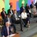 Presidente Lula em discurso sobre o lançamento do Reforma Casa Brasil com ministros e autoridades ao fundo