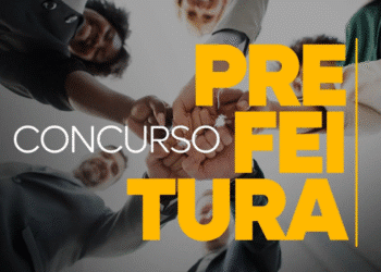 Imagem com pessoas colocando uma mão sobre a outra, felizes, e com a frase escrita em branco e amarelo "Concurso Prefeitura".