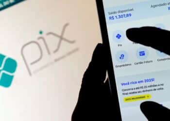 Tela de pagamento do Pix com saldo disponível, mostrando a opção para realizar transferências através do Pix em aplicativo bancário.