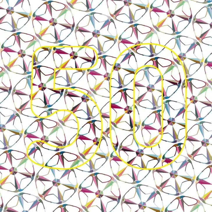 Padrão colorido com número oculto em branco Teste de QI com o número 50 em branco sobre um padrão abstrato colorido, composto por formas triangulares em diversas cores.