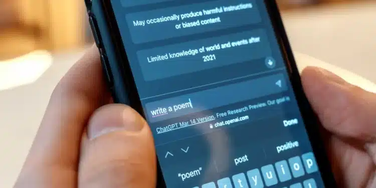 Pessoa usando a inteligência artificial para realizar uma pesquisa no smartphone.