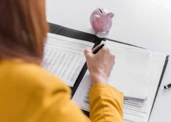 Planejamento de estudos e finanças para aprovação em concurso ISS com salário de dezessete mil