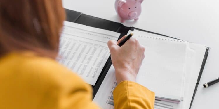 Planejamento de estudos e finanças para aprovação em concurso ISS com salário de dezessete mil
