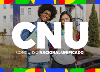 Dois jovens estudantes sorrindo em um campus universitário com o logo "CNU - Concurso Nacional Unificado" em destaque e bordas coloridas.