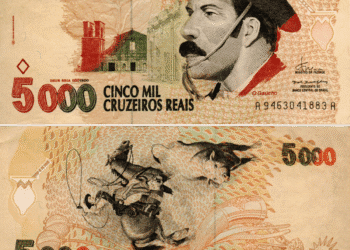 Cédula de 5.000 Cruzeiros Reais com a figura d'O Gaúcho. Nota nativa do plano Cruzeiro Real, valendo até R$ 2.700 para colecionadores no estado 'Modelo'.