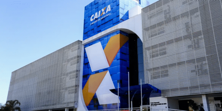 Sede moderna da Caixa Econômica Federal com fachada azul institucional