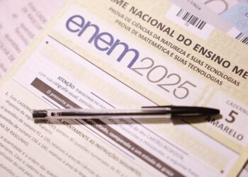 Caderno oficial de prova do Enem 2025 ilustrando processo de reaplicação para candidatos com justificativa aceita