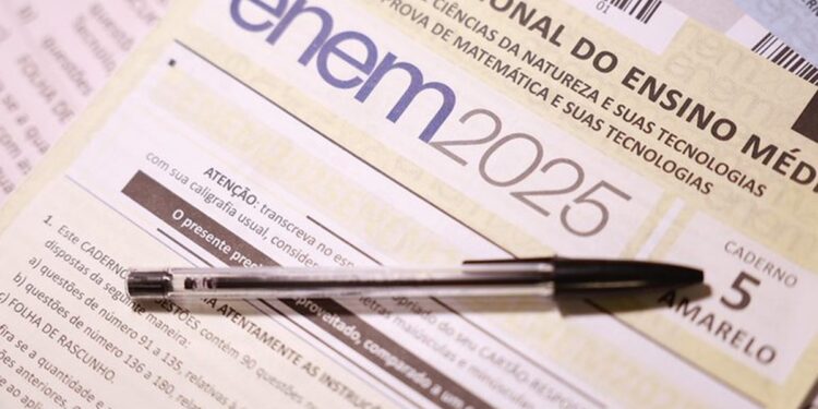 Caderno oficial de prova do Enem 2025 ilustrando processo de reaplicação para candidatos com justificativa aceita