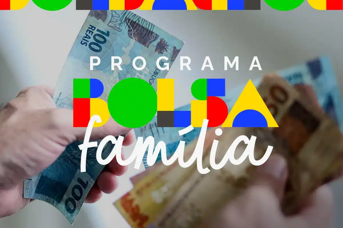 Saque do Bolsa Família em novembro Notas de dinheiro e logotipo do Programa Bolsa Família