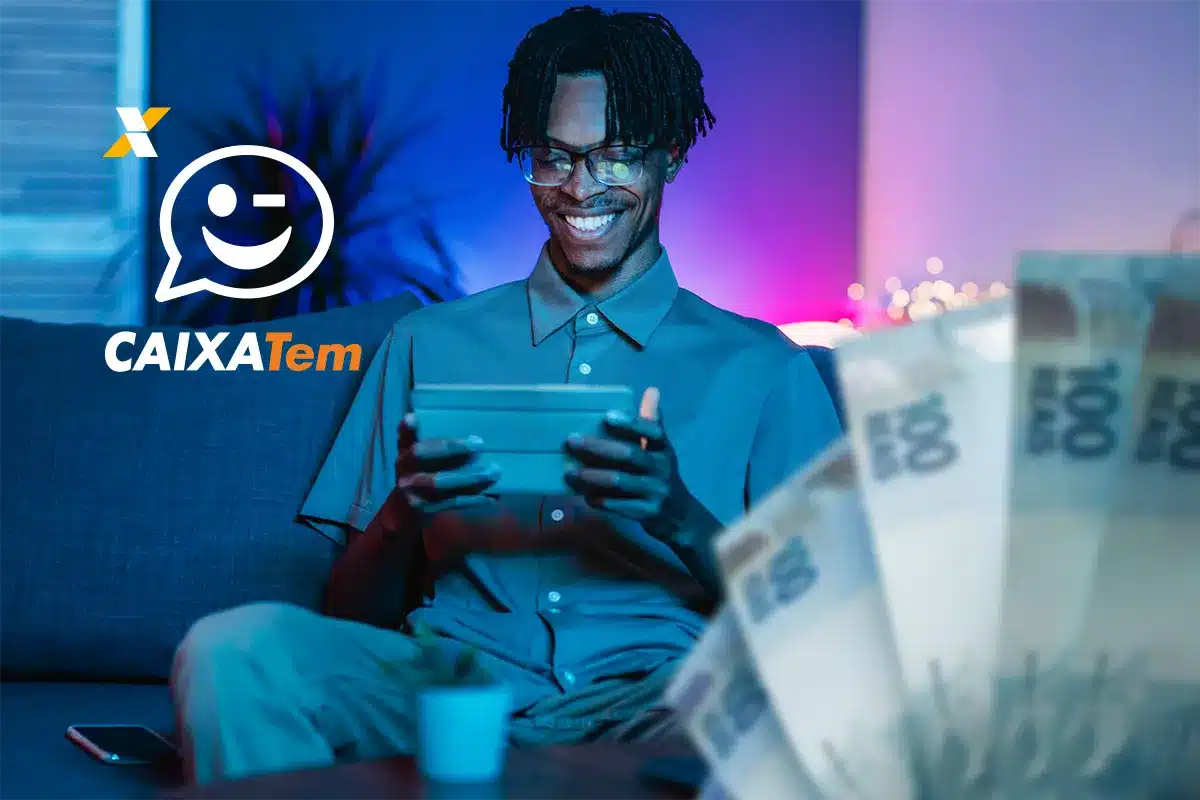Consulta de Valor Pé-de-Meia: Utilize o CAIXA Tem para Verificar a Disponibilidade da Parcela de R$ 200 Jovem feliz usando celular com o logo do CAIXA Tem, com dinheiro ao lado, representando a consulta e acesso a benefícios.
