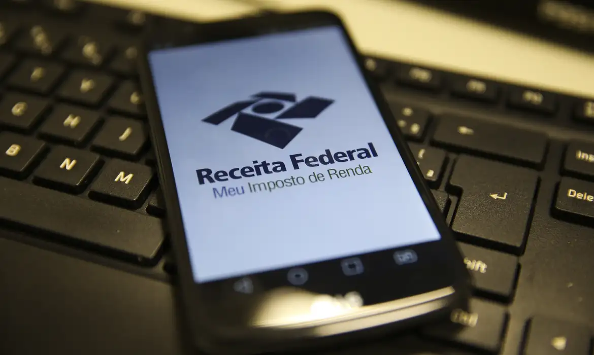 Consulta ao lote residual da restituição do Imposto de Renda pelo aplicativo da Receita Federal.