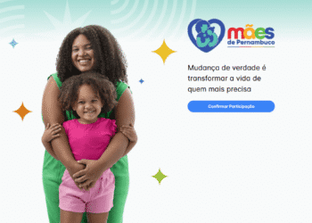 Mãe e filha sorrindo em campanha institucional do programa Mães de Pernambuco