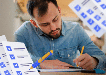 Candidato preparando documentação para concurso de professores com salário acima de R$ 4 mil