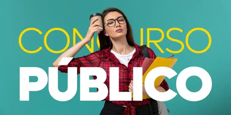 Jovem estudante se preparando para concurso público, com a frase "Concurso Público" em destaque.