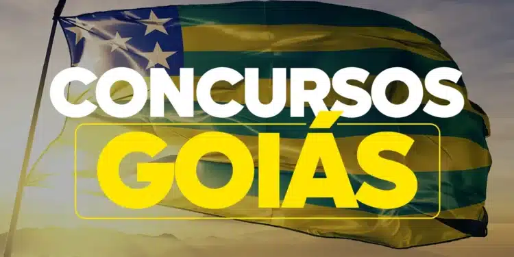 Bandeira de Goiás tremulando com o texto "CONCURSOS GOIÁS", representando as oportunidades de serviço público no estado.