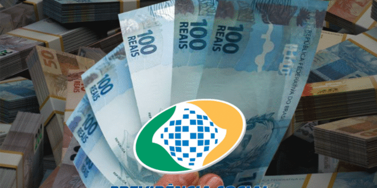 INSS confirma pagamento extra de benefícios entre 1º e 5 de dezembro com notas de R$ 100,00 e logo da Previdência Social.