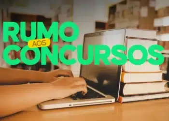 Candidato realizando inscrição online para concursos públicos que encerram nesta quarta-feira.