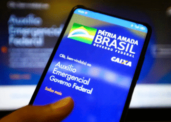 Tela de celular mostrando o aplicativo oficial do Auxílio Emergencial do Governo Federal do Brasil da Caixa