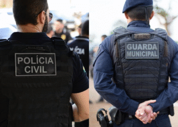 Imagem de um policial civil e guarda municipal de costas.