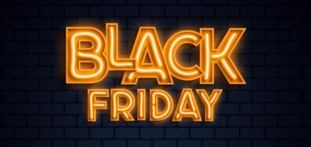 Black Friday: fique atento aos golpes e às lojas falsas online Texto iluminado em neon escrito “Black Friday” sobre fundo escuro.
