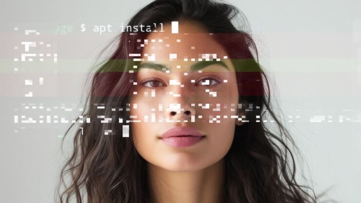 Imagem de uma mulher com aparência digitalizada, com código de programação sobreposta, representando a interseção entre seres humanos e inteligência artificial.