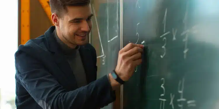 Concurso para professor com 2.374 vagas autorizadas pelo governador.