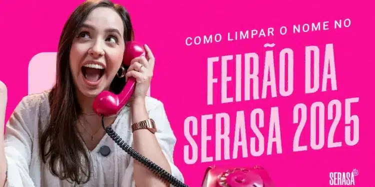 Mulher feliz falando ao telefone, com fundo rosa, promovendo o Feirão da Serasa 2025.