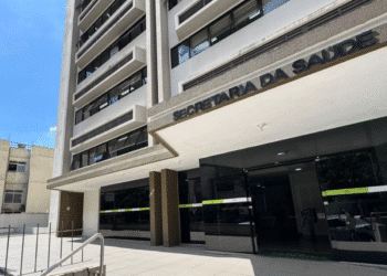 Fachada do prédio da Secretaria da Saúde de Santa Catarina.