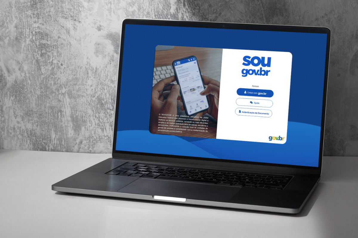 Plataforma SouGov.br Tela de laptop mostrando a página de login do SouGovBr com opções de acesso e autenticação