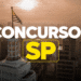 Imagem de capa mostrando o skyline de São Paulo ao pôr do sol com o edifício Altino Arantes e bandeira do estado, sobreposto pelo texto "CONCURSOS SP" em branco e amarelo.