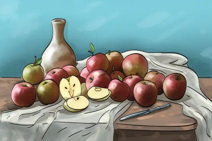 Ache a coruja escondida nesta imagem com maçãs e uma jarra sobre a mesa. Teste visual com um conjunto de maçãs vermelhas e verdes sobre pano branco com jarra branca e faca sobre mesa de madeira