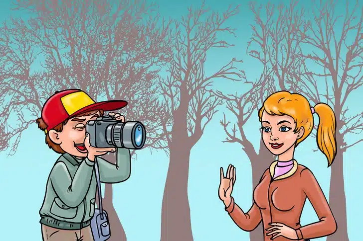 Teste visual com uma ilustração de um menino com boné vermelho tirando foto com câmera digital de uma jovem mulher loira no parque com árvores ao fundo