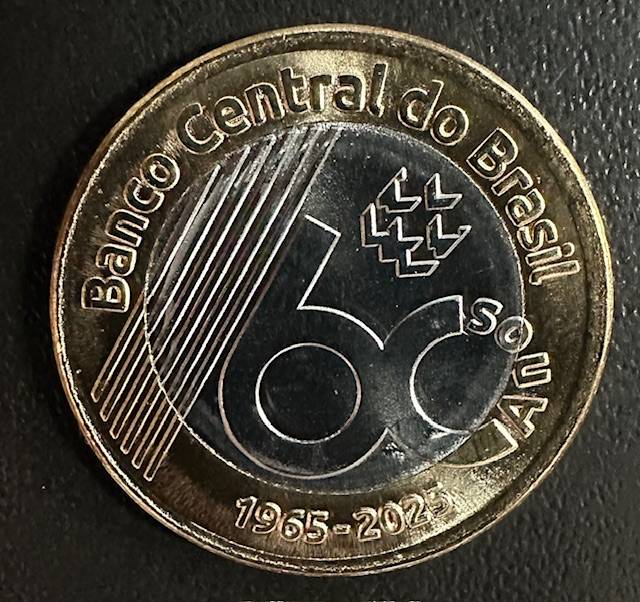 Potencial Secreto: Entenda Por Que a Moeda de 1 Real dos 60 Anos do BC Pode Disparar em Valor Moeda de 1 Real Comemorativa 60 Anos do BC (Potencial de R$ 1.000 com erro de cunhagem)