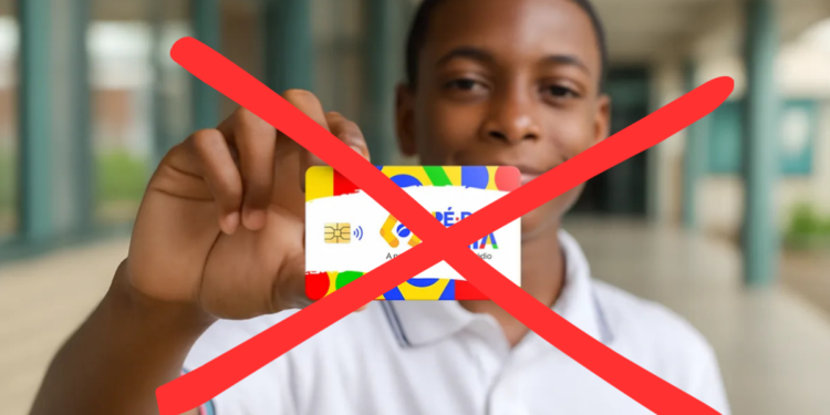 Cartão Pé-de-Meia com faixa vermelha sobreposta, indicando uma redução de benefícios