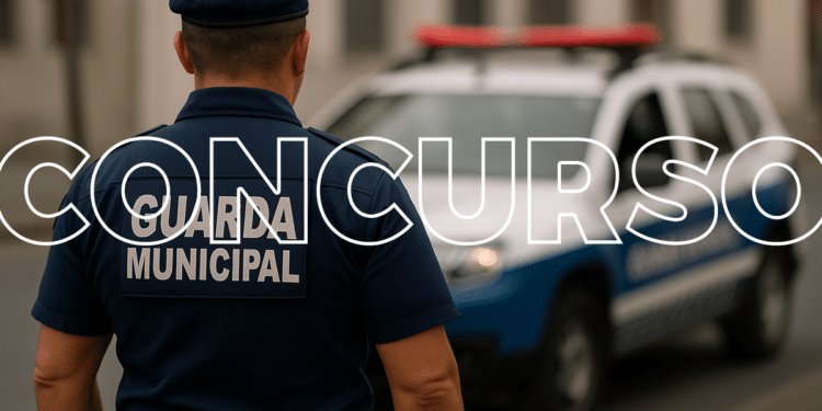 Guarda Municipal em serviço durante patrulhamento urbano.