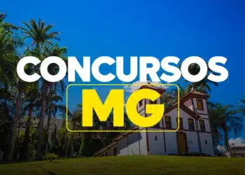 Homepage de concursos em Minas Gerais com igreja histórica ao fundo e céu azul claro